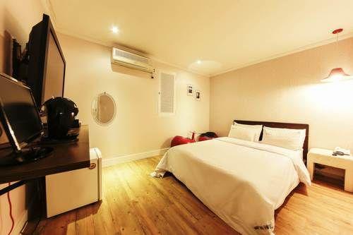 In Sinchon Goguma Motel 2*