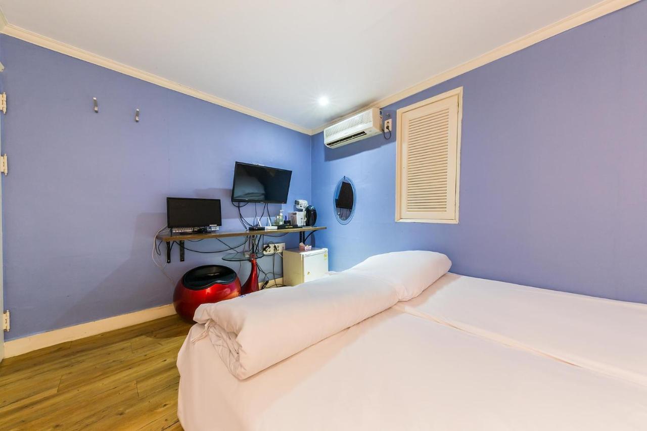 Motel In Sinchon Goguma Seoul