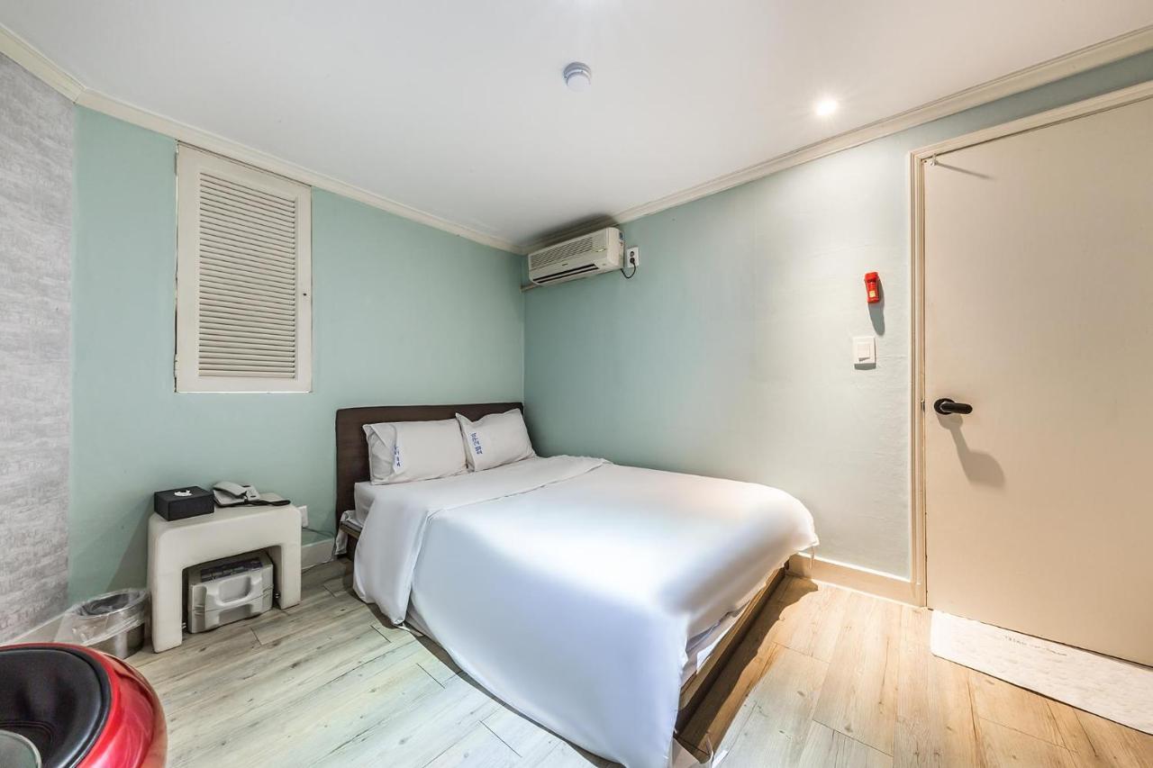 In Sinchon Goguma Motel